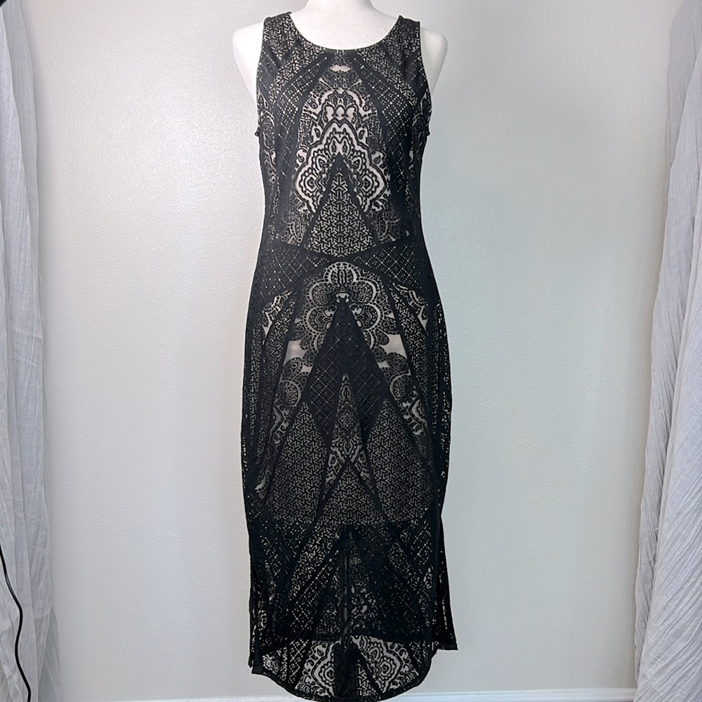 CARMEN MARC VALVO Lace Midi Dress NEW Black Sheer Lined Romantic Event Stretch M